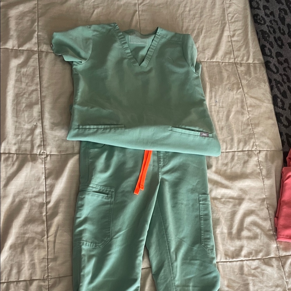 Figs Mint Pajama Set with Neon Orange Tie